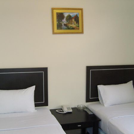 Hotel Orient Johor Bahru Esterno foto
